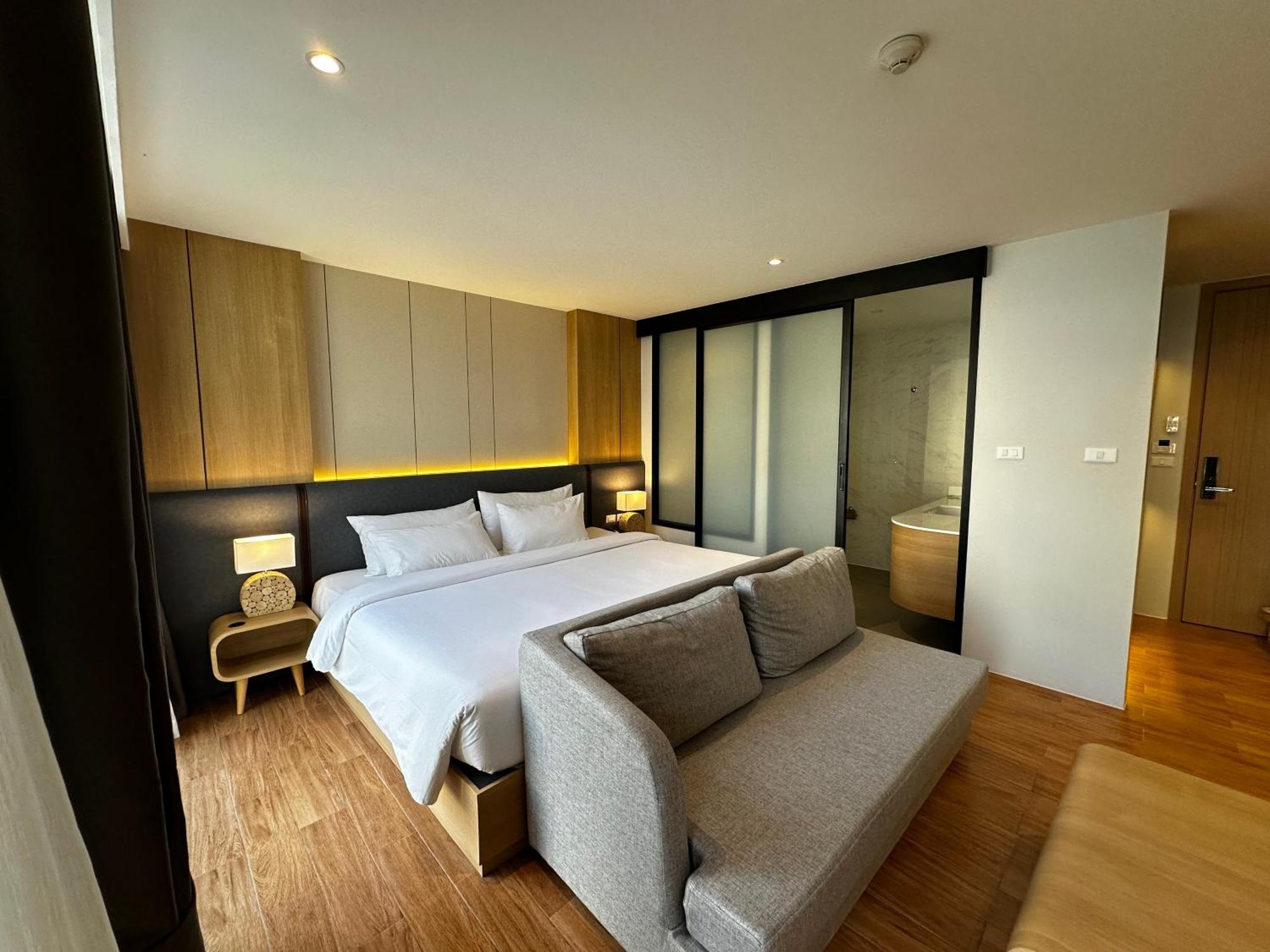 Beachfront At Naithon Apartment *