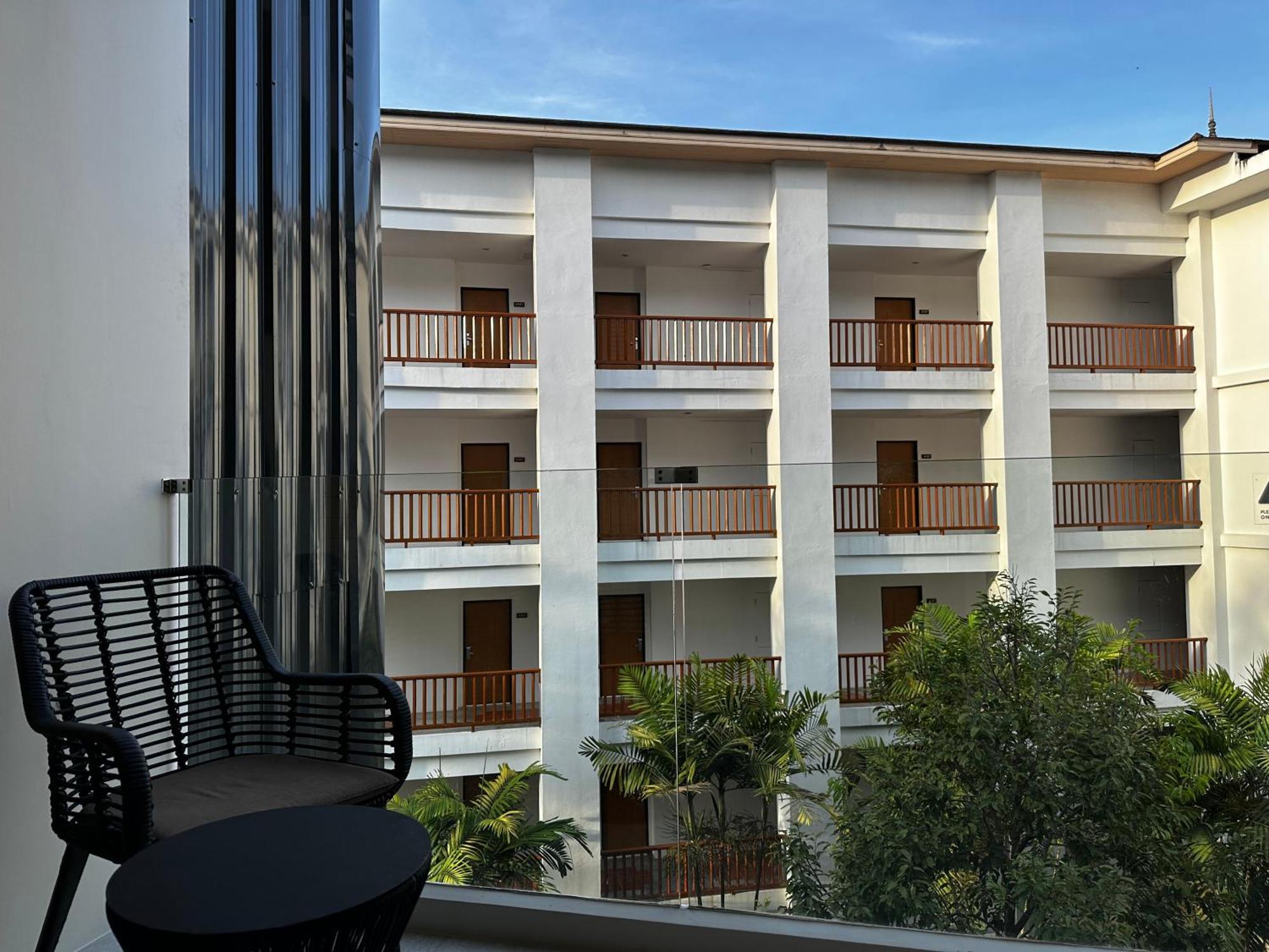 Beachfront At Naithon Apartment *